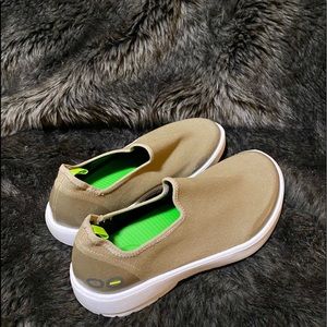 Women’s Oomeg Eezze Low Shoe - White Taupe Size 10